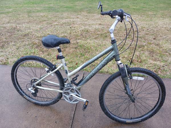 Trek Navigator 16.5 frame Hybrid 1