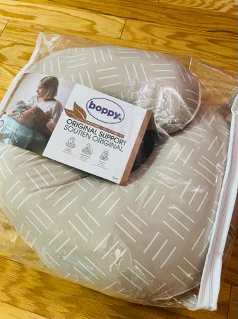 Ergonomic Nursing Pillow (Like New!) 1