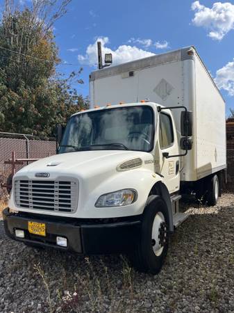 2011 Freightliner M2, with rail lift 1