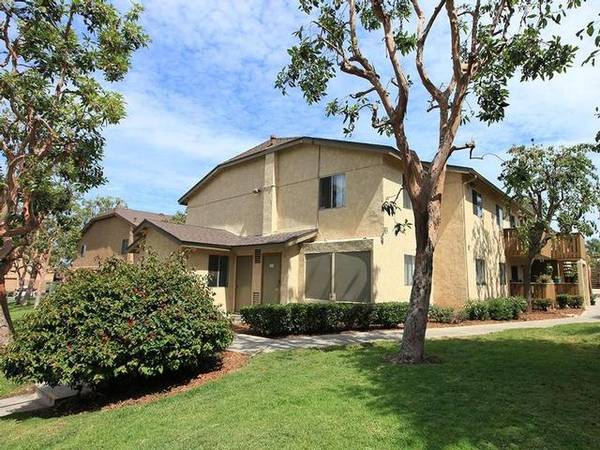 $2,785 / 2br - 852ft2 - Breakfast Bar, Beautiful Landscaping, 15 Minutes to Military Bases (San Ysidro)63663888823809124