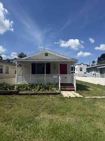 $2850.00 / 2br - 990ft2 - Cozy Hyde Park Home in Tampa | 409 S Orleans Ave | $3000/mo | Availabl63976137454210122