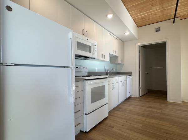 $1,294 / 1br - 448ft2 - Walk-in Closet, Community Room, Camera Surveillance (540 NE 99th Ave, Portland, OR)63845979010177124