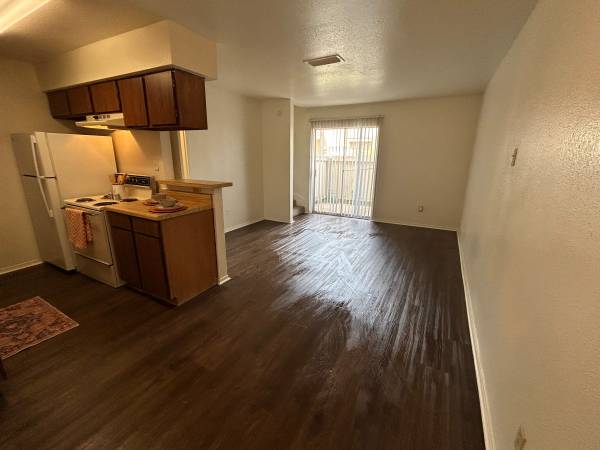 $1,010 / 1br - 788ft2 - Spacious Townhome Available for Immediate Move-In!63622635861249121
