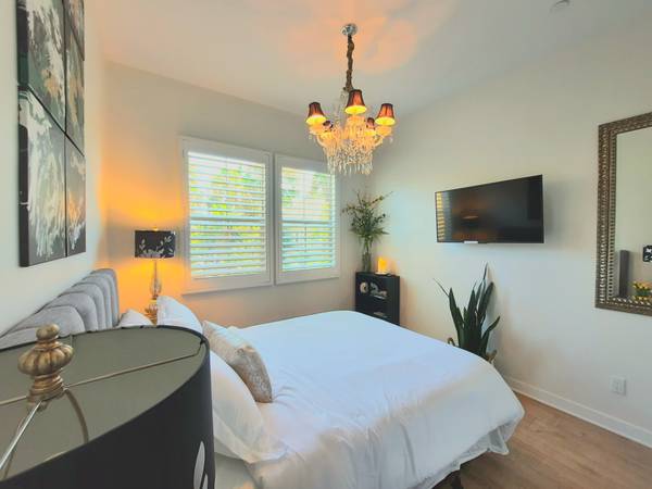 $1,400 / 1br - Great furnished bedroom, private bath, tub incl  utilities! (Camarillo)63981243008002121