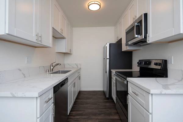 $1,995 / 1br - 650ft2 - Coastal 1BR at a Great Price ~ 1 Block from the Beach! (Imperial Beach)63865929783169120