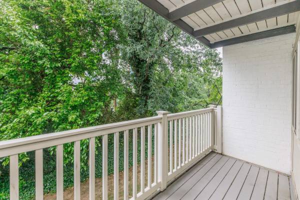 $2,010 / 425ft2 - Breakfast Bar, Linen Closet, Walk-in Closets (4820 Kenmore Avenue, Alexandria, VA)63822294295809121