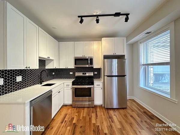$2,395 / 1br - 700ft2 - Beautiful 1-Bed, Laundry In-Unit, Steps from Lincoln Park! Avail. Now (Lincoln Park)63899123128706120