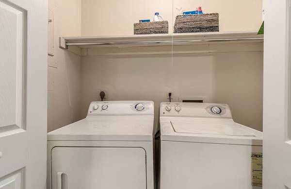 $1,195 / 2br - 968ft2 - 2 Bedroom Available! Don't Miss Out!63792041972611124