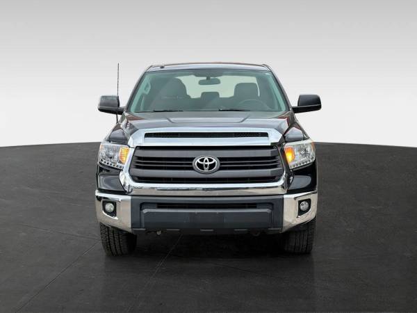 2014 Toyota Tundra CrewMax - Photo 2