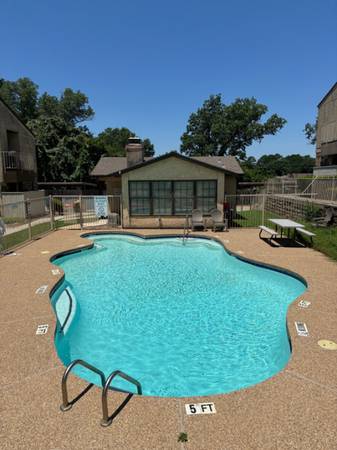 $1099.00 / 1br - 641ft2 - Little House on Crest63796257520387120