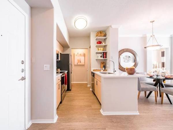$1,770 / 2br - 1221ft2 - Ceiling Fans, 1 & 2 Car Attached Garages (Phoenix)64024989254785122