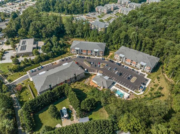 $1,472 / 1br - 780ft2 - ✨ Discover Your New Home at Hawthorne at Haywood – Luxury Living in We (West Asheville)64029210438915124