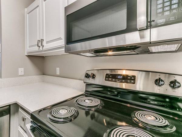$1,230 / 2br - 1079ft2 - Spacious Floor Plans, Picnic Area, 2 Resort Style Pools63806170885889121