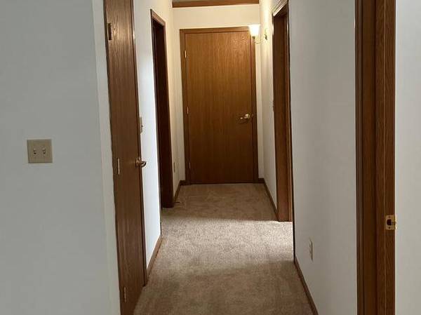 $700 / 2br - 1048ft2 - Atrium and Sitting Areas, Discounted Cable Package (Convenient Senior Living Downtown location)63618720275329122