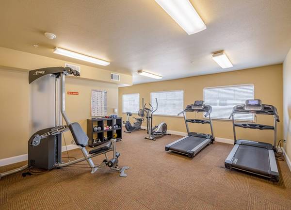 $1,126 / 2hab - Centro de fitness, sala de juegos comunitaria, salas de medios/teatro/manualidades (2250 Cougar Drive, Laughlin, NV)63618564842881123
