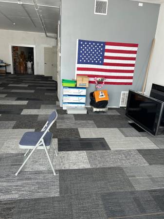 $3,900 / 3000ft2 - 3000 sq ft commercial or office space directly on rte 41 (Sarasota)63791129397633121