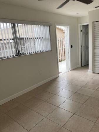 $1,200 / 1br - ***Efficiency for Rent*** (Sunrise)64002014212993124