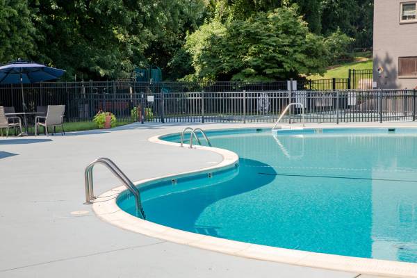 $2,620 / 3br - 1175ft2 - Two Play Areas, Reserved Parking Available, 3/BD 2/BA (4820 Kenmore Avenue, Alexandria, VA)63895919895811121