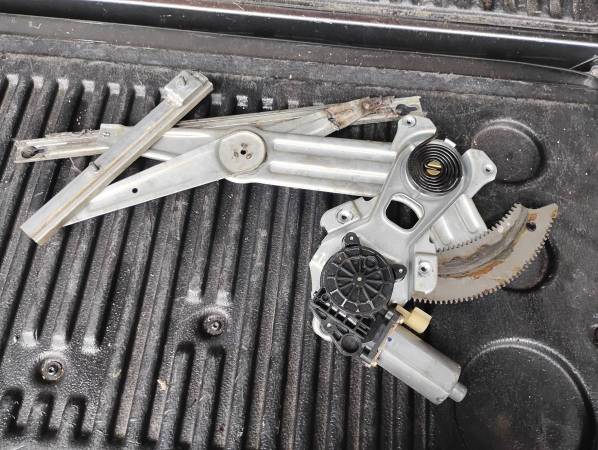 02-08 Dodge Ram driver side power window motor and mechanism 1