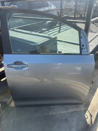 2013 Toyota Sienna Right Front Door 1