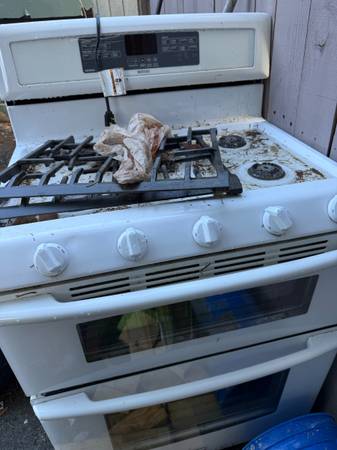 GAS RANGE 1