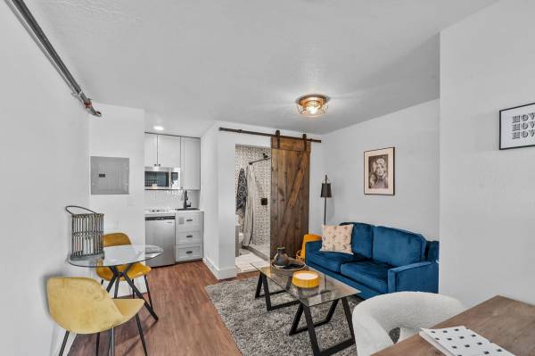 $1,095 / 1br - 276ft2 - Settle in with us! You'll love our cozy Studio Apartments (8002 W Overland Rd, Boise, ID)63794845795459122