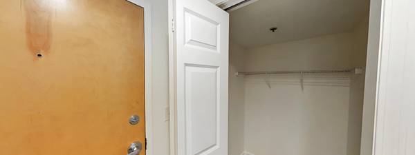 $3,875 / 2br - Fenway 2BR w/ Hardwood Floors + Parking | $3,875 | Available 11/01/25 (Boston)63996833771010122