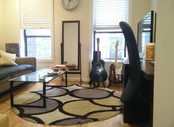 $680 ==duplex apartment has One bedroom,,,,dining area, smart TV, air condi (vermont)63417290735875123