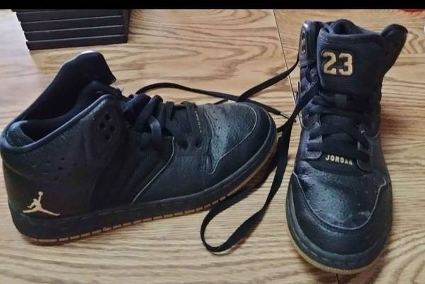 Boy's Jordon Shoes 1