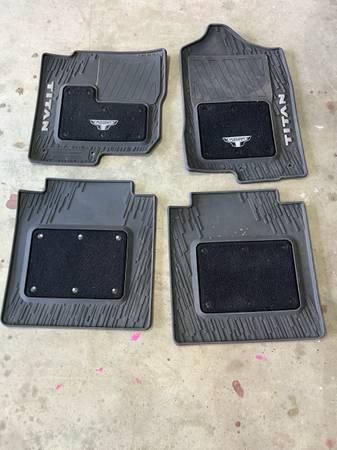 Nissan Titan floor mats 1