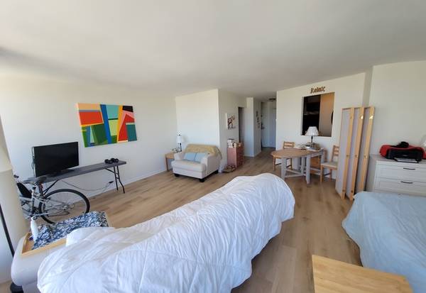$1,650 / 565ft2 - EDGEWATER BEACH. SPACIOUS STUDIO WITH A NORTH VIEW! (5415 N. Sheridan Road)63959879997443122