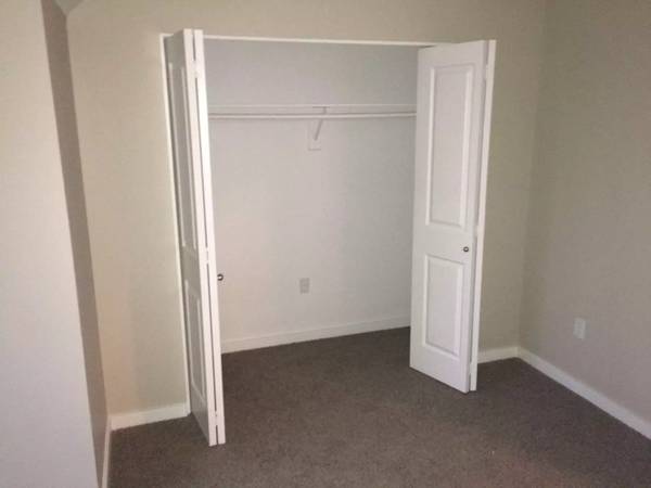 $2,317 / 3br - 1348ft2 - Come and tour so you can get 6-weeks free on your future home! (Portland - Easy access to Interstate 84)63956925350530123