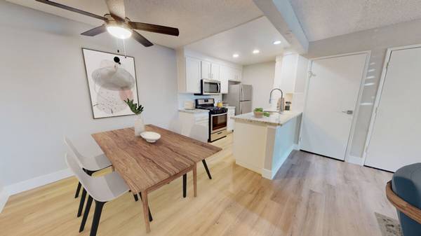 $3,100 / 2br - 900ft2 - Large Bedroom(s), Courtyard with Park-like Settings, Refrigerator (25910 Tournament Rd, Valencia, CA)63701204399875122