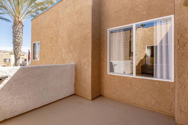 $2,479 / 2br - 1033ft2 - Lush Landscaping, 2/bd 2/ba, Canyon Country CA (18414 W. Jakes Way, Canyon Country, CA)63876482423937121