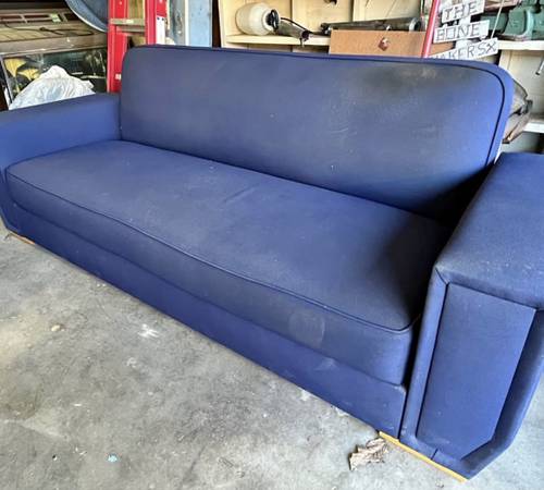 Mid-century couch, it’s a day bed! Wow! 1