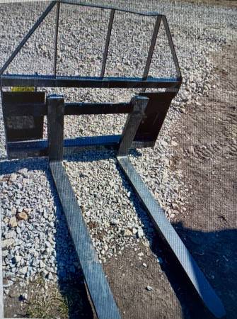 New AGT Heavy Duty Skid Steer Quick Attach 48” Pallet Forks 4000 lb ca 1