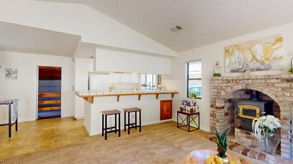 $429,000 / 2br - 1188ft2 - Delightful 2 Bed, 2 Bath Home with Solar in Grass Valley (Grass Valley)63952102343170124