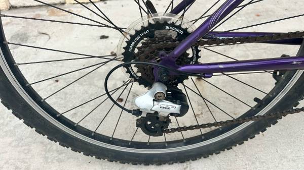 Trek ladies girls 820 mountain bike bicycle 26 inch 21 speed all tuned up front - $105 (Pembroke Pines)63444013930753122