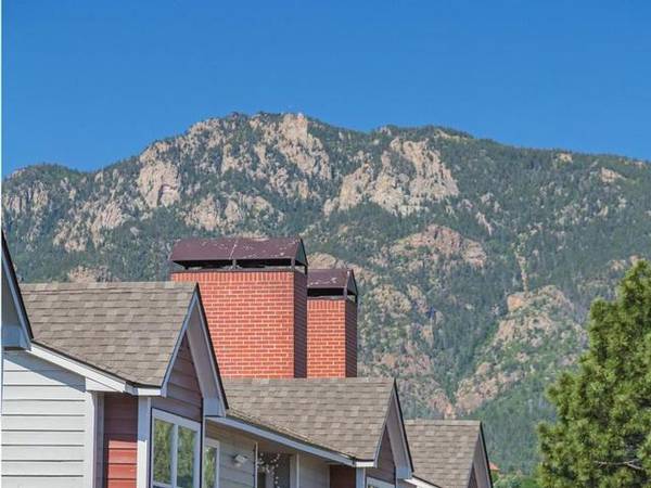 $1,585 / 2br - 950ft2 - Microwave*, Onsite Recycling, Smart Apartment Upgrades Available (Colorado Springs, Colorado 80906)63686746142209121