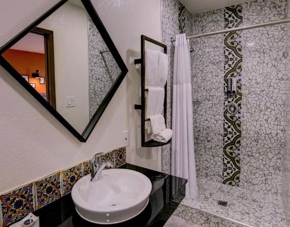 $399 / 1br - FLAT WEEKLY RATE on Stockton - Furnished, WiFi, Coffee, Fresh Sheets! (South Sacramento)64043837635586121