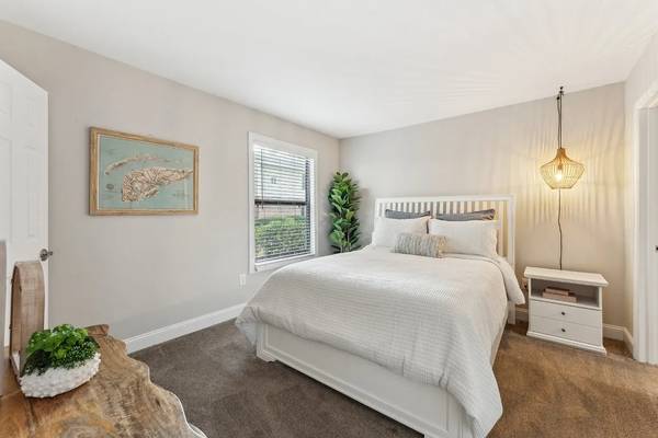 $1,070 / 1br - 800ft2 - Located on the lively James Island (Charleston)64015947910659121