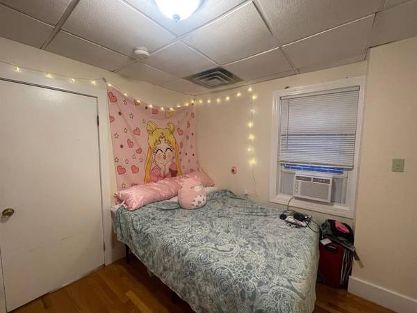 $1,950 Estudio amplio en la línea verde ** Lavandería ** Patio (Somerville \ Spring Hill \ Davis Sq.)63797254308099124