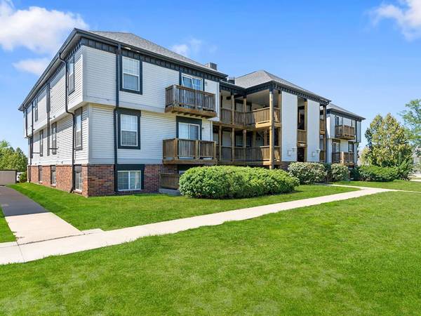 $945 / 2 habitaciones - 833 pies² - ➡️¡Cuando los minutos importan, vive donde trabajas y te diviertes! (4419 1st Ave SW, Cedar Rapids, IA)63863567212033123