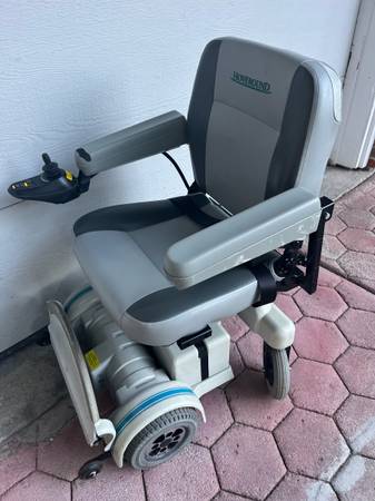 Hoveround Power Chair Wheelchair MPV5 1