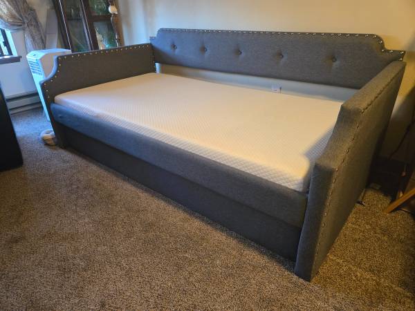 Daybed w mattress 1