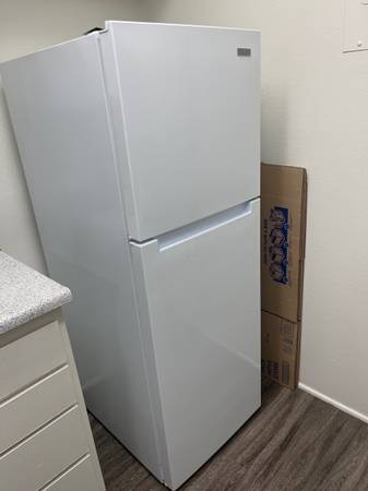 Vissani Apartment refrigerator 18oz - furniture - by owner - sale