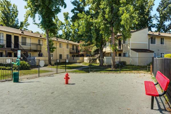 $1,375 / 265ft2 - Ideal Sacramento Location, Studio/1 BA w/ Spacious Closets (W. El Camino Ave.)63919495494658123