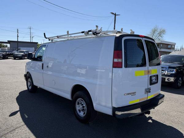 2014 Chevrolet Express - Photo 2