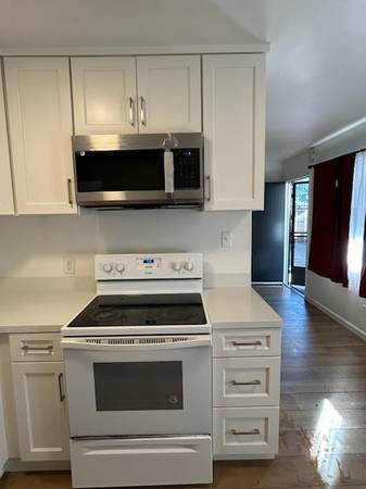 Remodeled 2 Bedroom / 1 Bath groundfloor apartment with carport 1