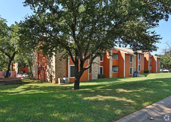 $899 / 1br - 630ft2 - The Fall Apartment You've Been Dreaming Of (1400 Shady Ln, Bedford, TX)63796578298369120